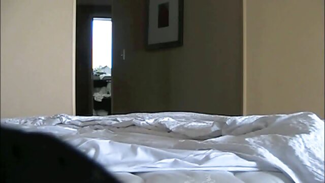 સેક્સી નાઇજિરિયન સ્લટ તેના બેડરૂમમાં સફેદ ટોટી સવારી કરે એચડી સેક્સ વીડિયો છે
